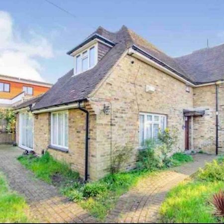 Lovely Cottage In The Heart Of Shirley- 克罗伊登 外观 照片