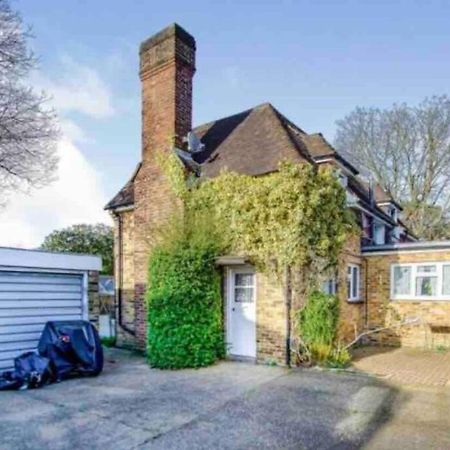 Lovely Cottage In The Heart Of Shirley- 克罗伊登 外观 照片