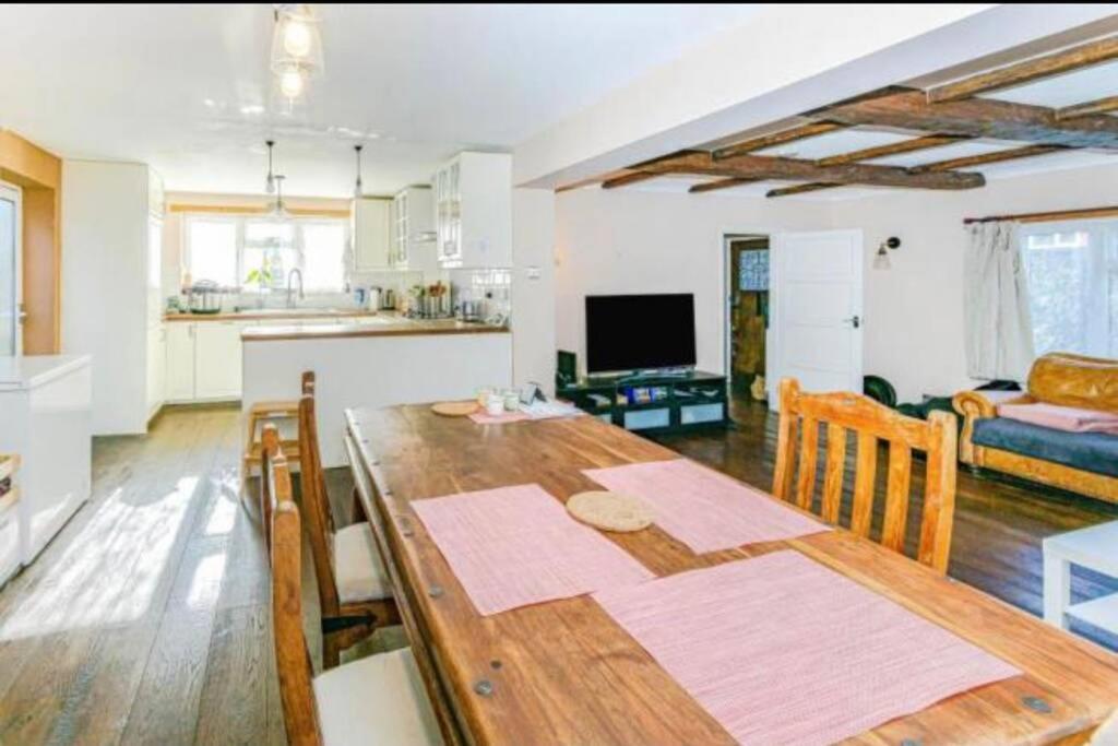 Lovely Cottage In The Heart Of Shirley- 克罗伊登 外观 照片