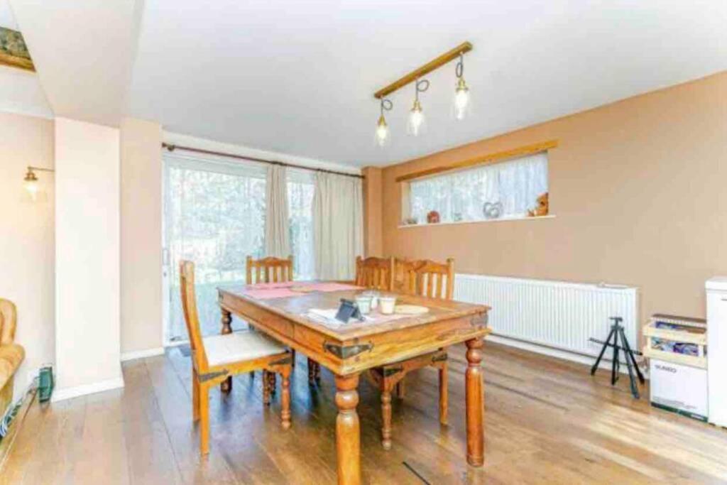 Lovely Cottage In The Heart Of Shirley- 克罗伊登 外观 照片