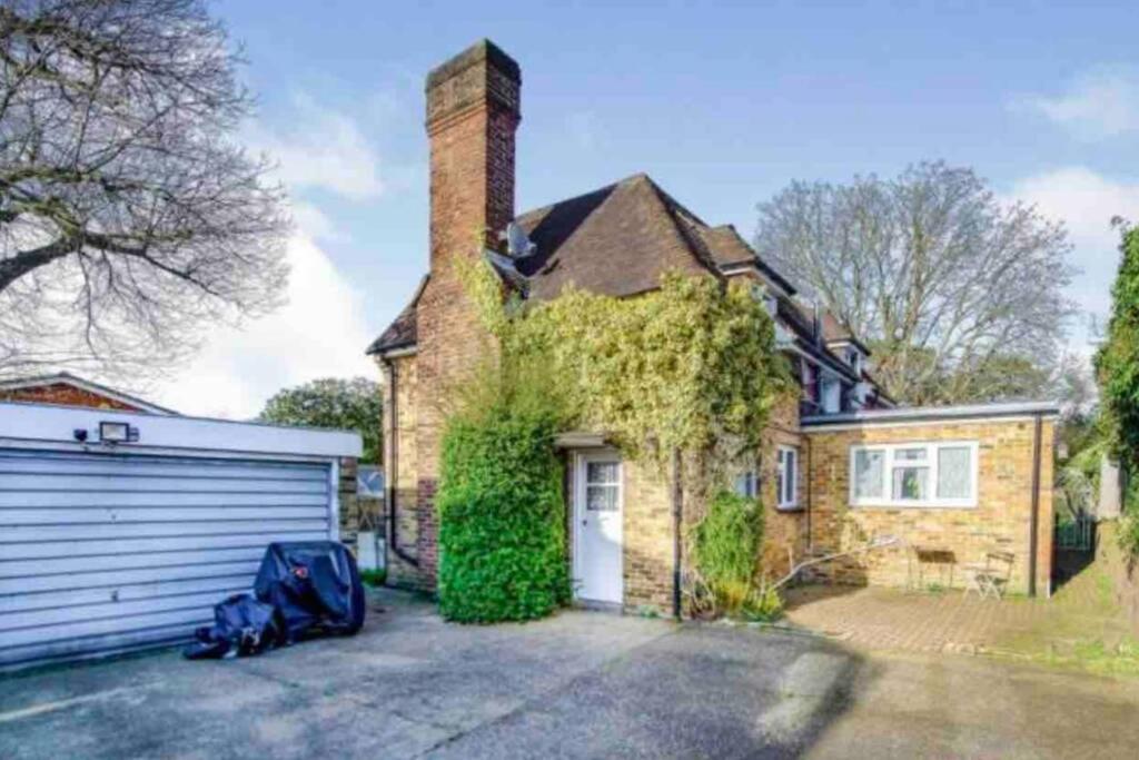 Lovely Cottage In The Heart Of Shirley- 克罗伊登 外观 照片