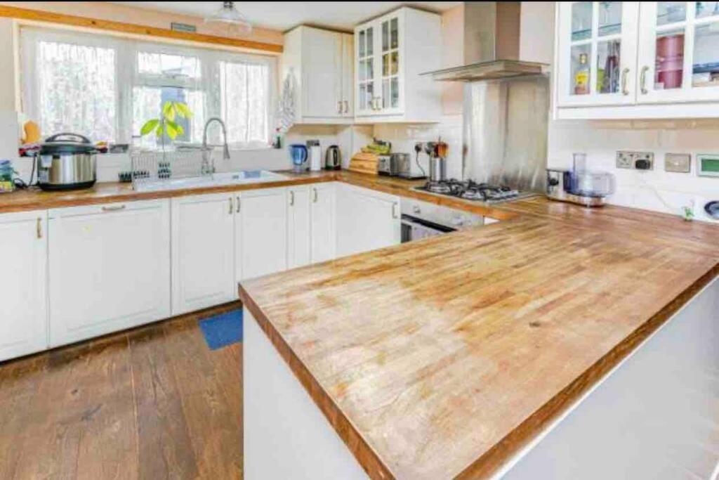Lovely Cottage In The Heart Of Shirley- 克罗伊登 外观 照片