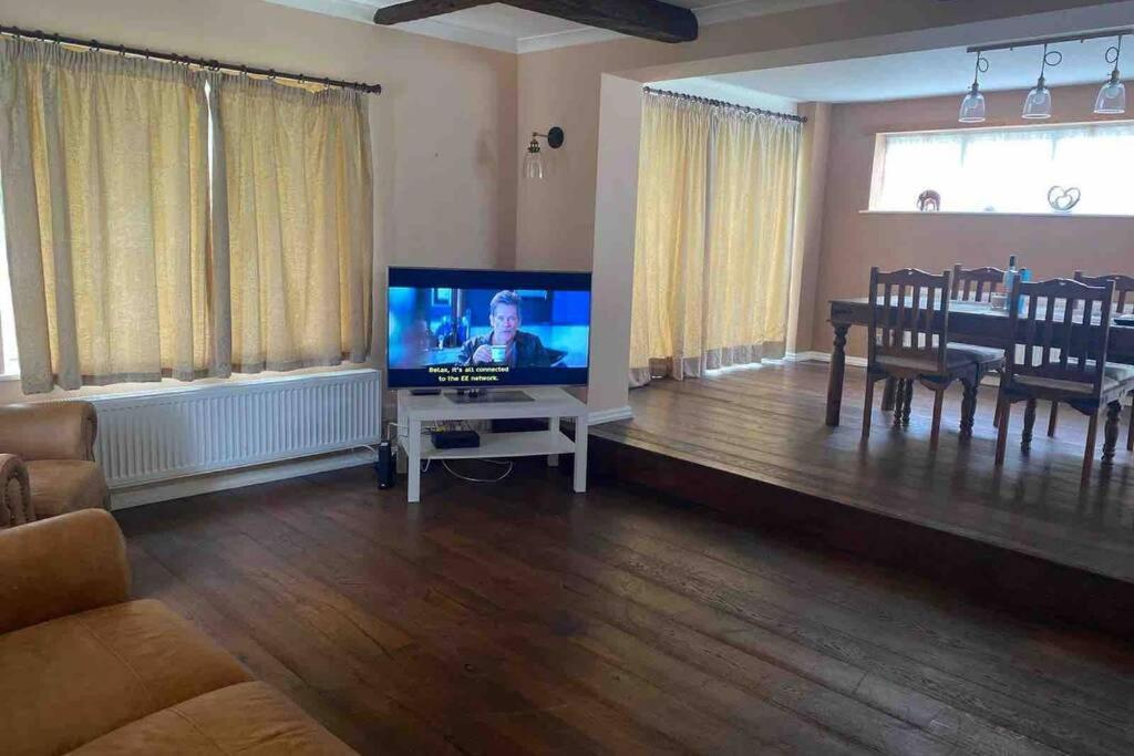 Lovely Cottage In The Heart Of Shirley- 克罗伊登 外观 照片